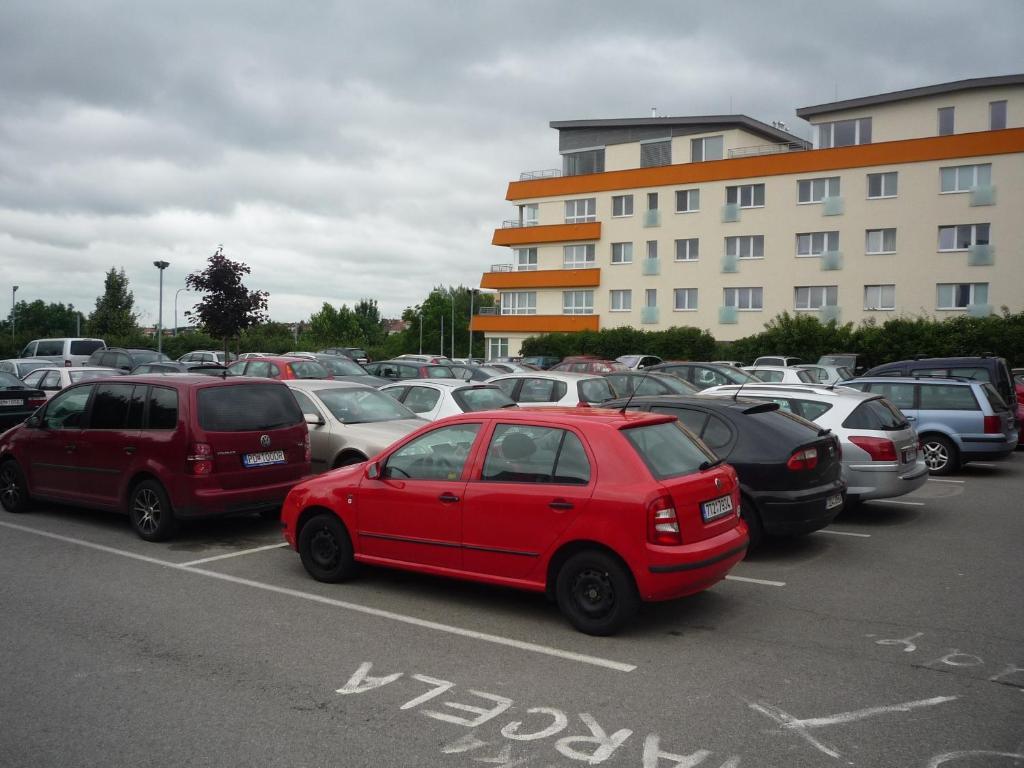 Koleje J.A.Komenskeho Brno Bagian luar foto